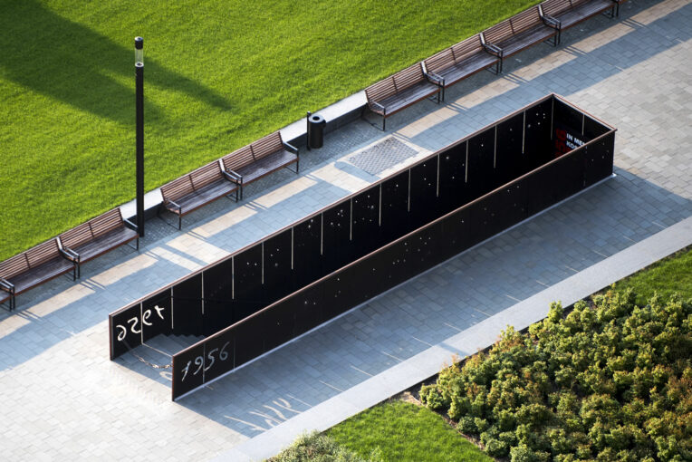 Kossuth Lajos tér: Az 1956-os emlékhely lejárata