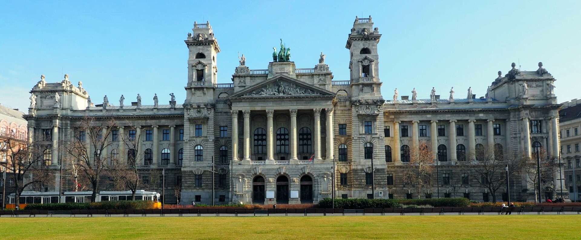 Igazságügyi Palota: A homlokzat a beruházás előtt