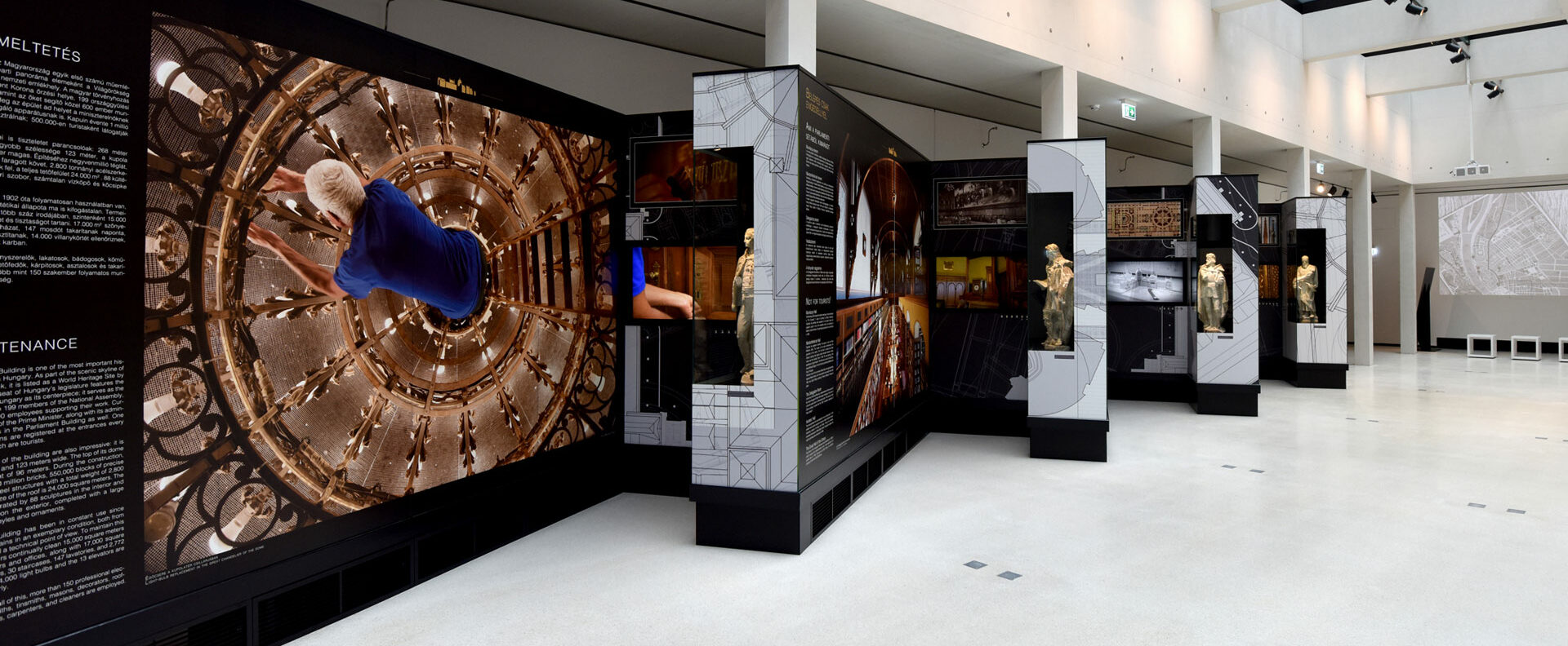 Országház Látogatóközpont és mélygarázs: Az állandó építéstörténeti kiállítás