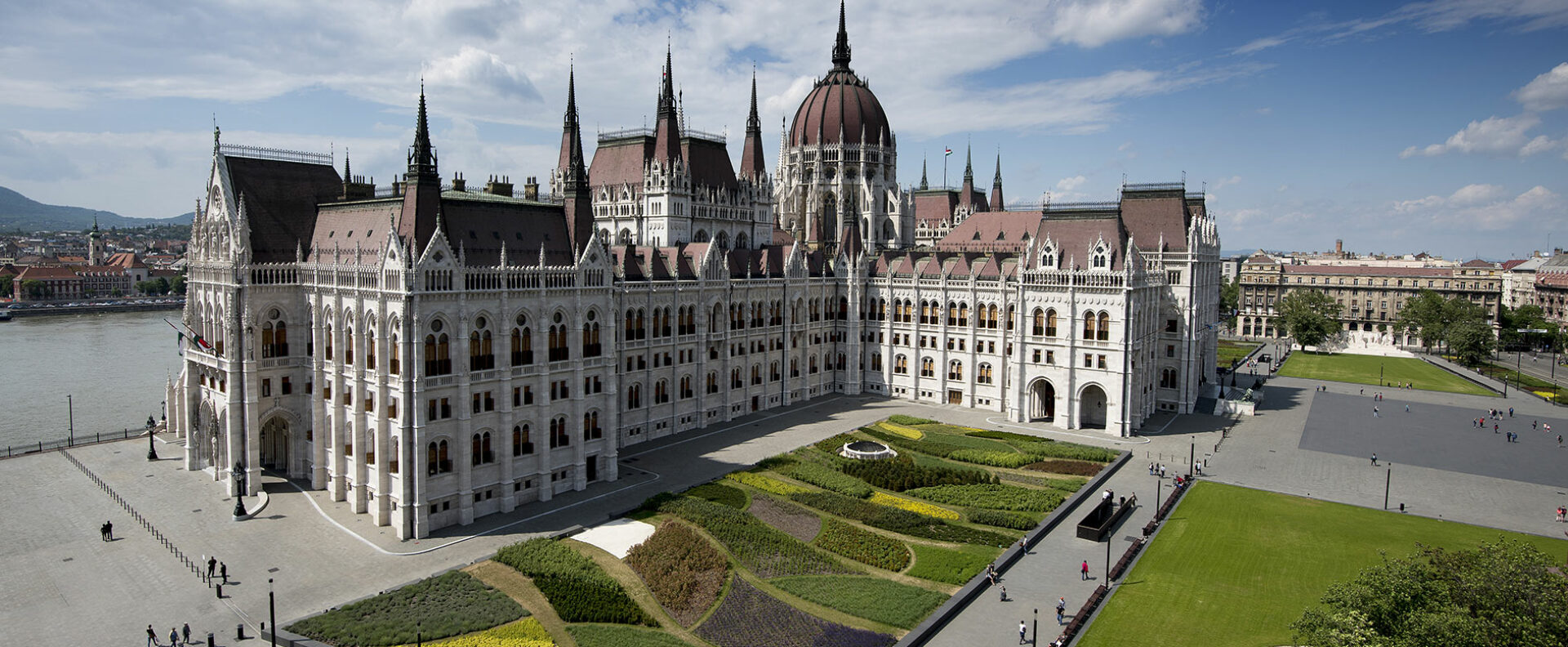 Kossuth Lajos tér: Az Országház és a tér a felújítást követően